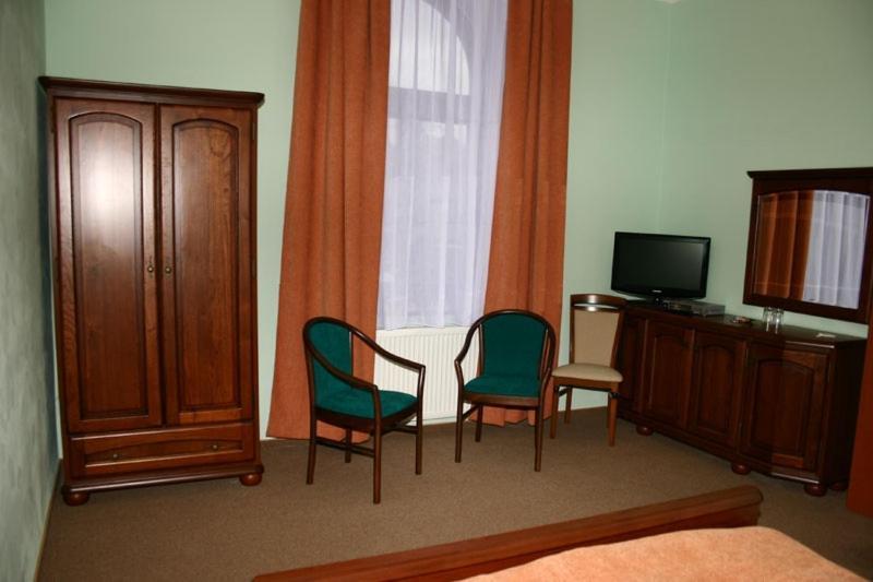 Zlaty Lev Hotell Louny Exteriör bild