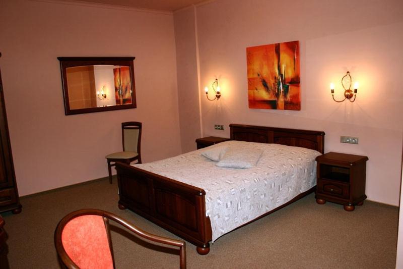 Zlaty Lev Hotell Louny Exteriör bild